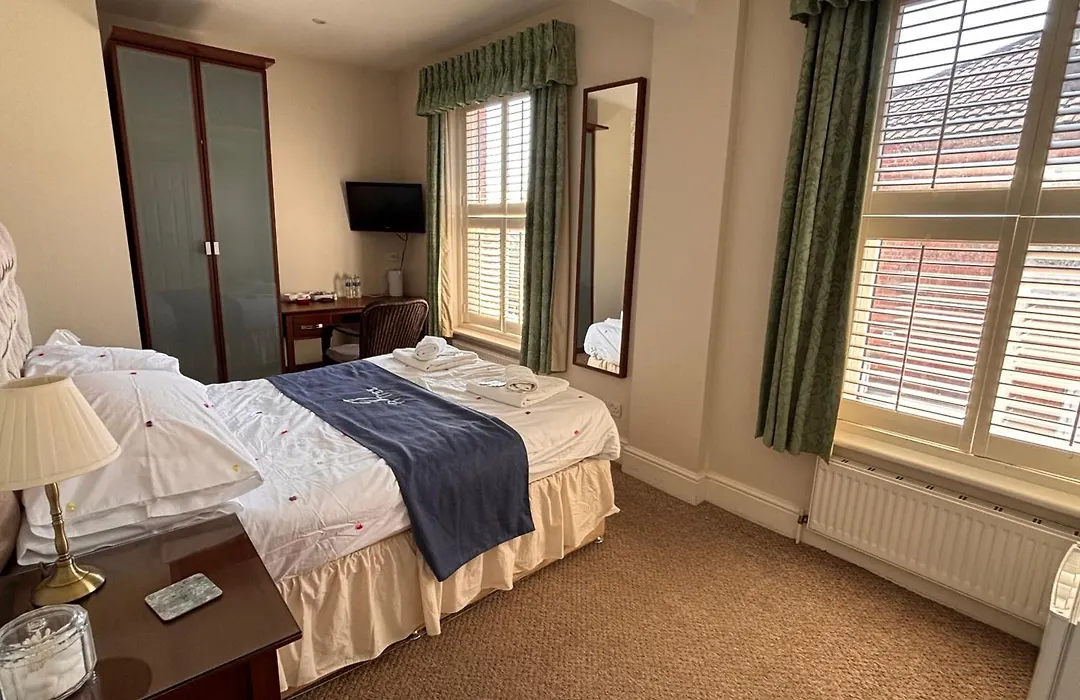 The Mayfair Guest House Self Catering-1