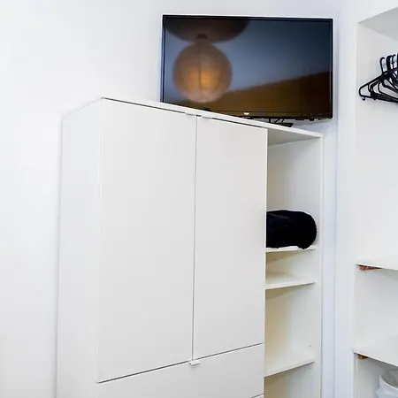 Shirley House 3, Guest House, Self Catering, Self Check In With Smart Locks, Use Of Fully Equipped Kitchen, Close To City Centre, Ideal For Longer Stays, Walking Distance To Bat, 20 Min Drive To Fawley Refinery, Excellent Transport Links-2