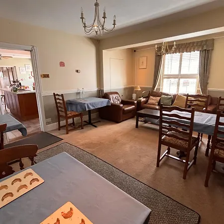 The Mayfair Guest House Self Catering-3
